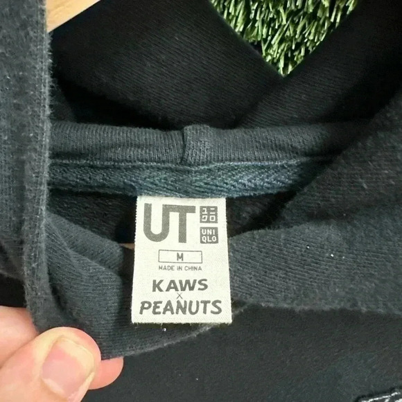 Uniqlo Kaws  Peanuts Snoopy Hoodie Medium - Picture 3 of 6